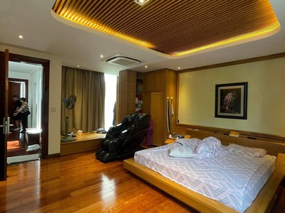 Võ chí công 80m 5tầng 17.6 tỷ gara oto kinh doanh , ô chờ thang máy ,tặng nội thất 1