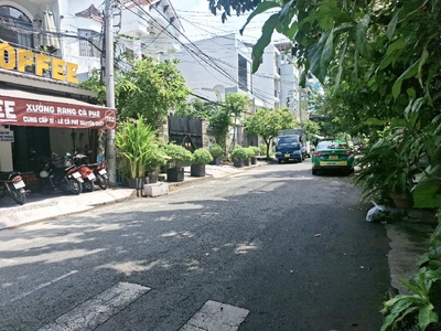 Nhà 3 tầng lô góc 2 mặt tiền đường số 39, kinh doanh cực tốt, sát chợ tân quy quận 7, 65.5m2 chỉ 1