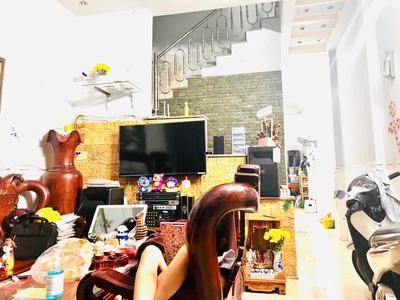 Nhà mới, ở ngay, hẻm xe hơi, 4 pn, gần hoàng diệu, thủ đức, dtsd 120m2, chỉ 5ty hơn 2