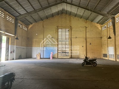Kho bãi hóc môn với diện tích lên đến 2600m2 1