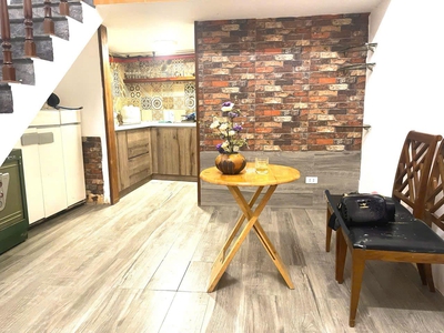 Bán nhà hàng bài 21m2 x 5 tầng, giá 9.9 tỷ, nhà ở luôn, ngõ thoáng kinh doanh 0