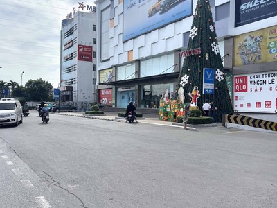 Hiếm bán nhà mới 2 tầng hẻm xe hơi 90m2 6.4x13 chỉ 5.5 tỷ lê văn việt gần chợ hiệp phú quận 9 giá 1