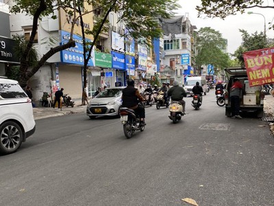 Chính chủ tôi cần bán nhà 74.5m2 mặt phố hoàng văn thái ngã 3 lê trọng tấn đắc địa. 0