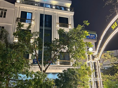 Chính chủ cho thuê văn phòng 120m2 cạnh Royal City tại đường Nguyễn Trãi, Thanh Xuân, HN  có video 2
