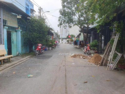 Nhà c4,đất thổ cư lô mặt hẻm 1/đường thạnh xuân 52, phường thạnh xuân, q12, dt 197m2  15mx15m  hẻm 4