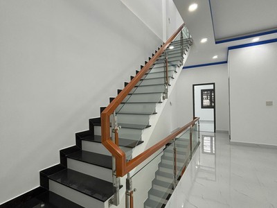 Cho thuê nhà nguyên căn gần kế Vạn Phúc City 1 trệt 3 lầu 20tr diện tích 5x20.5m 0