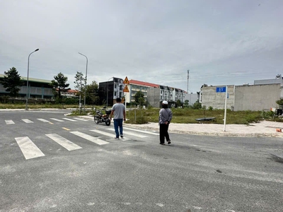 Tôi chính chủ cần bán nhanh lô  đất đối diện trường học cấp 1 và 2 tại phú chánh 0