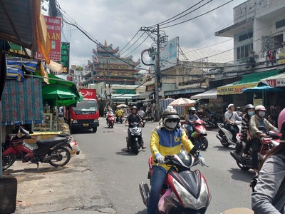 Bán nhà mặt phố chợ khu kinh doanh đông đúc 3