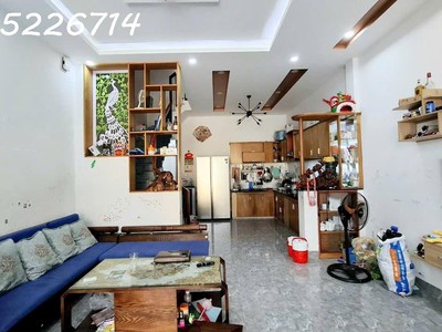 3 tầng, khu phố toàn tây ở. đi bộ ra biển mỹ khê, đường 6m. đà nẵng 3