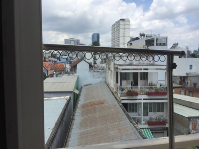 Tìm nữ ở ghép1:1 Quận 4 giờ tự do, 1tr75/người ,máy nóng lạnh, sạch sẽ lan can sân thượng. 1