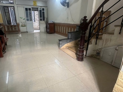 Chính chủ cho thue nhà tại ngõ 649, đường lĩnh nam, hoàng mai dt 32m2x2.5 tầng giá 6.5tr/th 0
