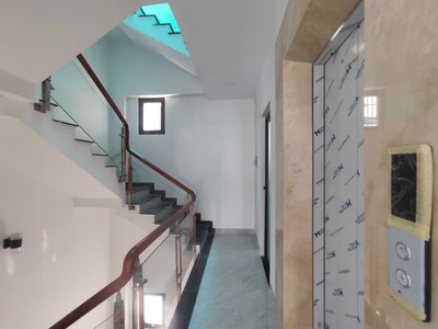 Cho thuê nhà phường an phú quận 2, diện tích 5x20, có hầm và thang máy. 3