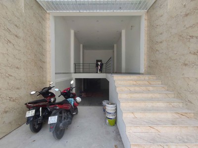 Cho thuê nhà phường an phú quận 2, diện tích 5x20, có hầm và thang máy. 1