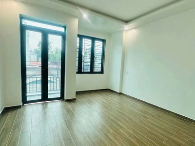 3 tầng ô tô để trong sân, gần Hoàng Huy An Đồng. 4