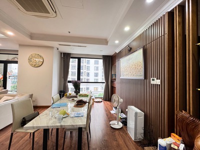 Căn hộ chung cư cao cấp r2 royal city - lô góc- thiết kế đẳng cấp . view bể bơi - hướng mát - tặng 1