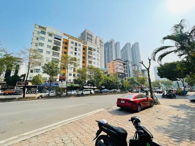 Bán gấp nhà mặt phố nguyễn hoàng 75m/6t thang máy,mt 4.7m 45.5 tỷ, vỉa hè rộng 0