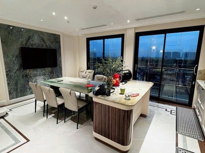 Lạc long quân - 87m 7 tầng thang máy - ô tô vào nhà - chỉ 19 tỷ 0