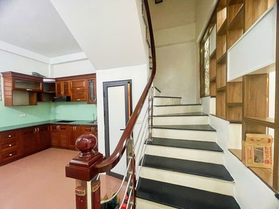 Phố thạch bàn, nhà chủ tự xây, 42 m , 4 tầng, 5 ngủ, tặng nội thất, ở ngay, 2 thoáng, tiện ích, chỉ 2