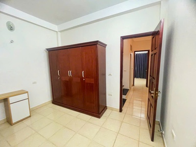 Phố thạch bàn, nhà chủ tự xây, 42 m , 4 tầng, 5 ngủ, tặng nội thất, ở ngay, 2 thoáng, tiện ích, chỉ 4