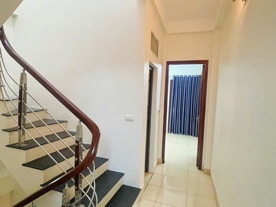 Phố thạch bàn, nhà chủ tự xây, 42 m , 4 tầng, 5 ngủ, tặng nội thất, ở ngay, 2 thoáng, tiện ích, chỉ 3