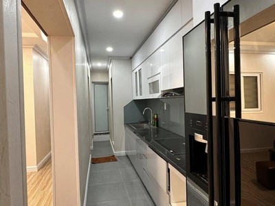 Cho thuê nhà tập thể  tầng 1 đường Láng Đống Đa 80m, 2N2VS giá 11 triệu, nhà đẹp, ở luôn 1