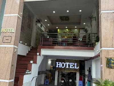 Cần sang nhượng nhà mặt phố 6 tầng  p12 gò vấp, đnag kinh doanh khách sạn thu nhập doanh thu cam 1