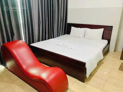 Cần sang nhượng nhà mặt phố 6 tầng  p12 gò vấp, đnag kinh doanh khách sạn thu nhập doanh thu cam 3