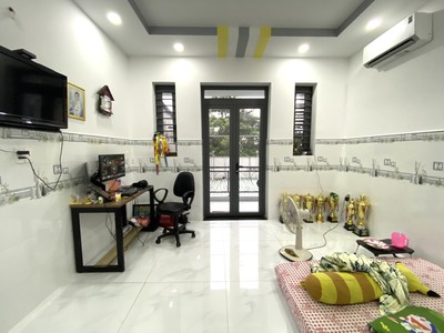 Chỉ có 4,5 tỷ sở hữu ngay nhà 2 tầng, 96m2 ngang 5m, hẻm oto ngay nguyễn minh hoàng p12 tân bình 4