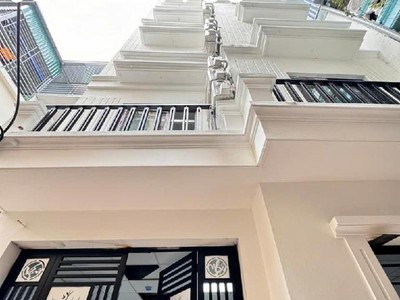 Bán nhà trần thái tông, tòa nhà dòng tiền 800 triệu/năm, đầy đủ phòng cháy, 52m , 11.8 tỷ 0