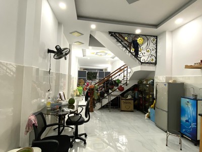 Chỉ có 4,5 tỷ sở hữu ngay nhà 2 tầng, 96m2 ngang 5m, hẻm oto ngay nguyễn minh hoàng p12 tân bình 0