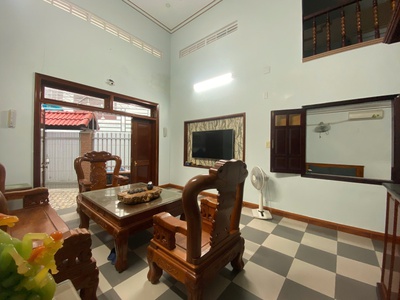 Cho thuê nhà nguyên căn nội thất gỗ đẹp đường châu văn liêm giá 12tr 0