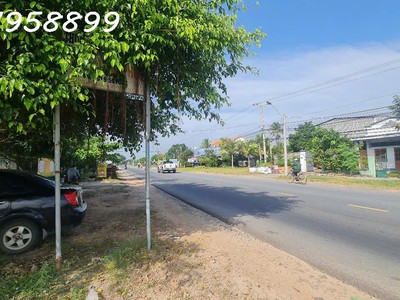 Bán 9m x 30m mặt tiền tôn đức thắng, thị xã lagi giá rẻ nhất, sổ hồng riêng 3