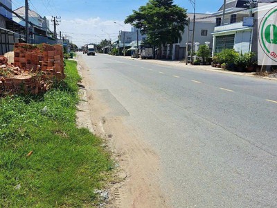 Cần bán đất 20.000 m2 sẵn kho xưởng tại Bến Lức, Long An 0