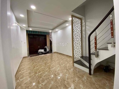 Cho thuê nhà riêng ở hộ gia đình tại  ngõ 145 Quan Nhân - Thanh Xuân 30m x 5T giá 12.5tr 0