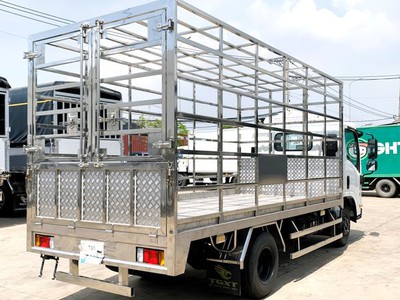 Bán Xe Tải Isuzu QKR270 Thùng Chở Gia Cầm 1
