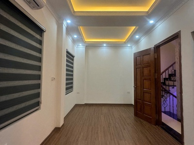 Bán nhà ngọc lâm - long biên - 33m2 x 5t - mt 5.6m - 7.5 tỷ -  ô tô dừng đỗ ngày đêm 4