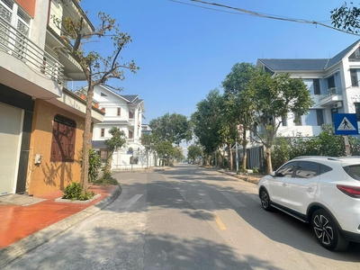 Bán nhà 4 tầng mặt phố KĐT Đông Nam Cường, TP Hải Dương, 65.1m2, mt 4.77m, vị trí đẹp 2