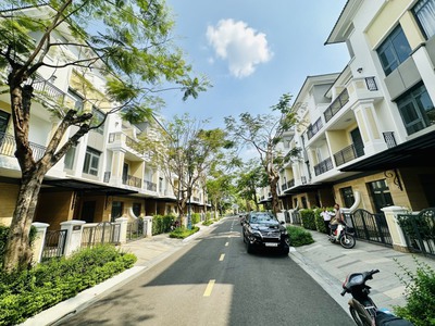Biệt thự verosa phú hữu DT 104m đúc 3 tầng khu vip, giá tốt 0