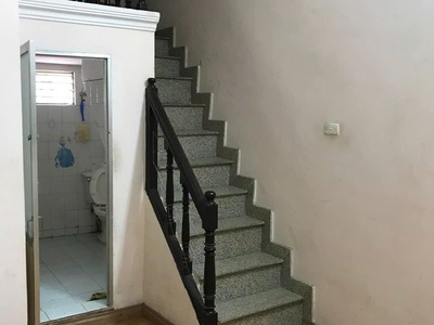 Cho thuê ở gia đình, nhóm 8 người nhà ngõ 250 nguyễn trãi, thanh xuân 46m2, 3 tầng, 9.5tr 2