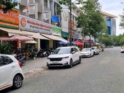 Chính chủ bán nhà đẹp sát trung tâm hành chính tp mới binh dương 122m 1