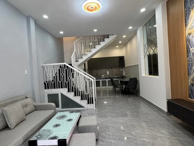 Bán nhà  siêu hót phạm văn bạch p.15, tân bình 4.6 tỷ - hẻm xe hơi ở trong nhà 2