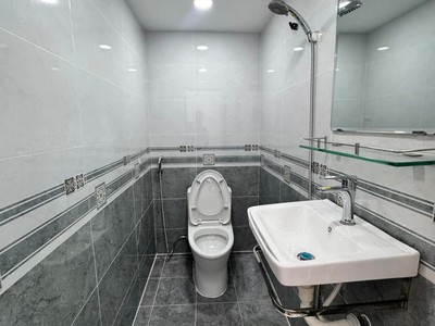 Bán nhà  siêu hót phạm văn bạch p.15, tân bình 4.6 tỷ - hẻm xe hơi ở trong nhà 4