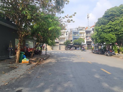 Cho thuê nhà mặt tiền hoa bằng 100m2, 2 lầu   st - gần trường cđ 1