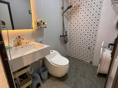 Cần tiền bán nhà nhanh, phố trạm, nhỉnh 5 tỷ, đi bộ tới aeon, cạnh trường học, vị trí cực đẹp 1