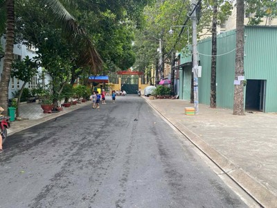 Cho thuê kho xưởng 4000m2 - tô ký - tân chánh hiệp - q.12 - giá 300 triệu 0