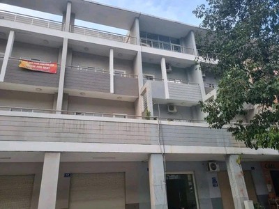 Nhà đẹp đầu tư phát triển mở rộng công ty , văn phòng , kinh doanh sầm uất. sát trung tâm hành 2