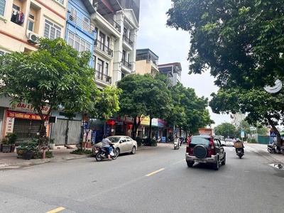 Siêu đẹp - hiếm nhà bán - 1 mặt phố - 1 mặt ngõ - nguyễn văn cừ long biên  415m2 x 1 tầng     mặt 0
