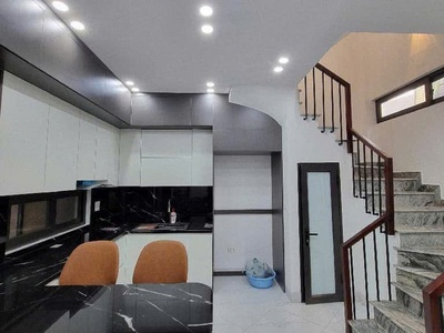 Cần bán nhanh nhà gõ 58/39 số 2 phố việt hưng, phường việt hưng, 2