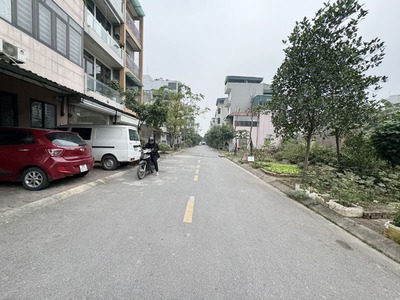 Chính chủ bán 81,8m2 đất TĐC Thạch Bàn. Đường rộng 13m, gần các dự án Himlam 1