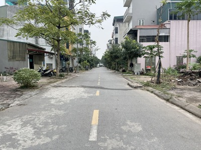 Chính chủ bán 81,8m2 đất TĐC Thạch Bàn. Đường rộng 13m, gần các dự án Himlam 2